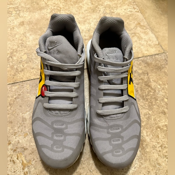 Nike Air Max Plus Big Logo Wolf Grey - Picture 5 of 5